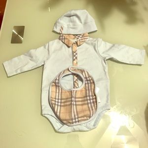 Burberry onesie/outfit/set